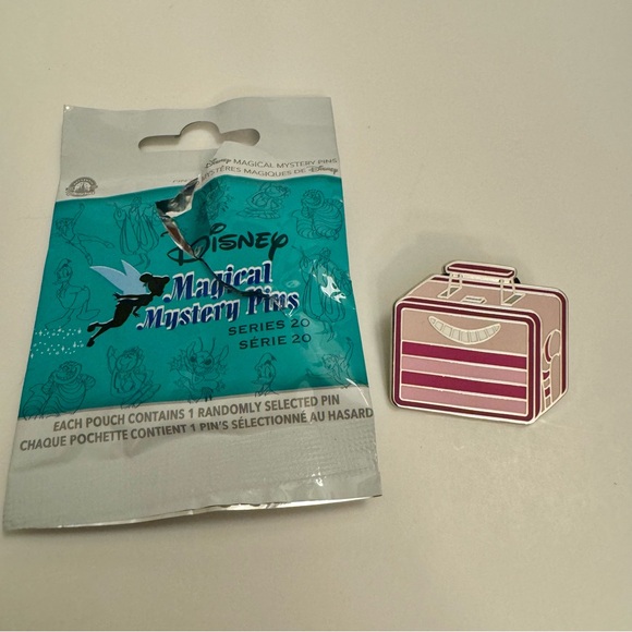 Disney Pin - Cheshire Cat Lunchbox. 2022 Magical Mystery Pin Series 20. - Picture 2 of 6